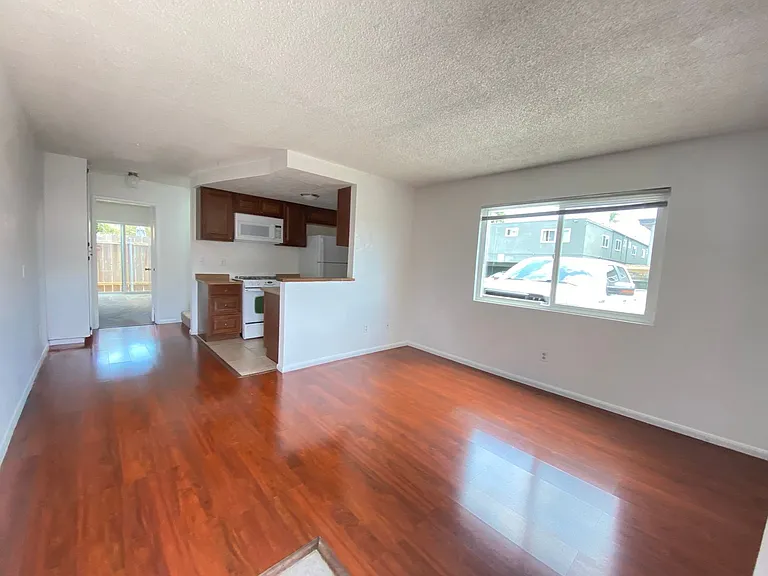4575 Oregon St #1 — Photo 2