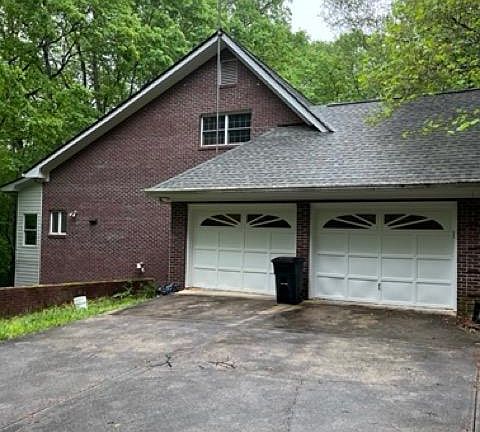 2nd image of 1081 Riverside Dr