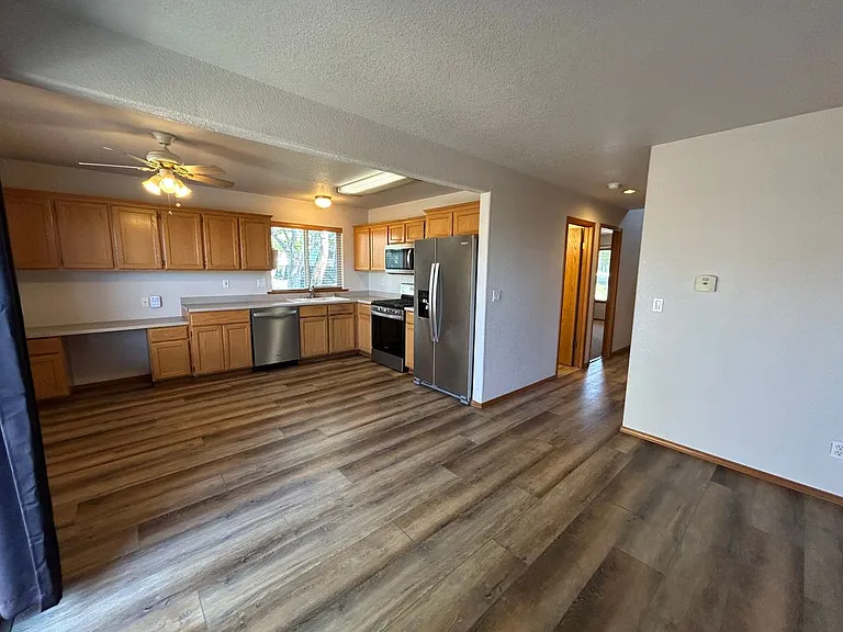 3240 Matthew Ln — Photo 3