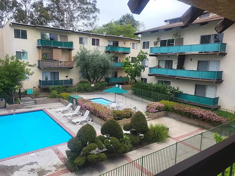 5460 White Oak Ave #G312 — Photo 23