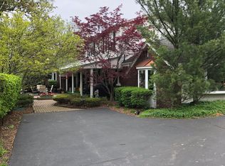 21299 W River Rd, Grosse Ile, MI 48138