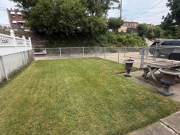 5th image of 615 47th St