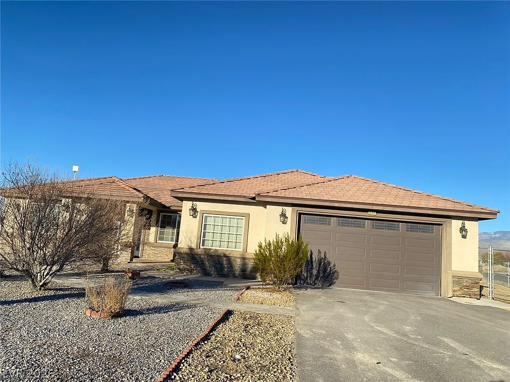 4 bed, 2.0 bath, 2115 sqft, $2,000 — Photo 4