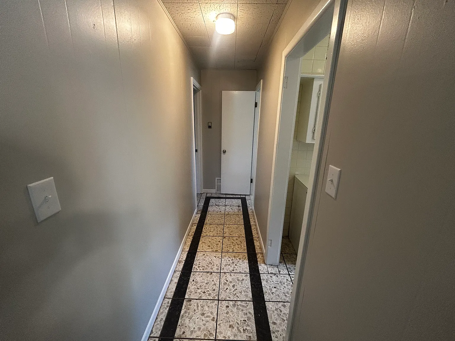 2 bed, 850 sqft, $1,300 — Photo 4