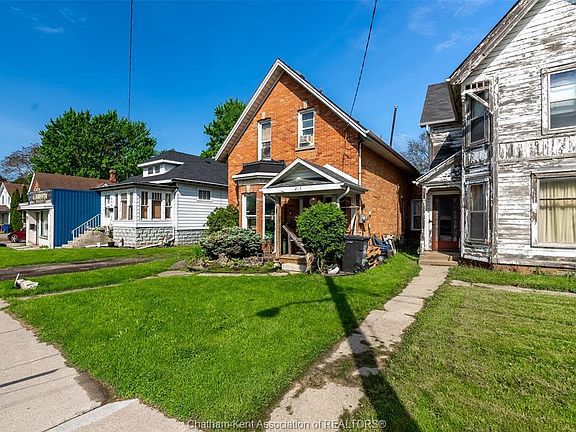 2nd image of 215 Grand Ave E