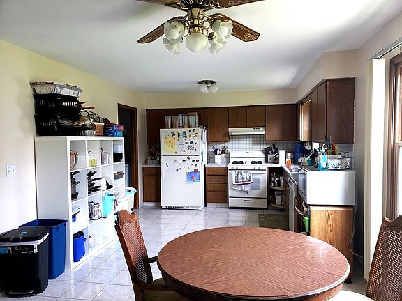 4th image of 884 Glenlake Dr