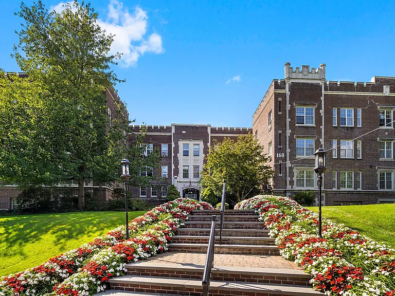 Worthington House Apartments — Photo 22