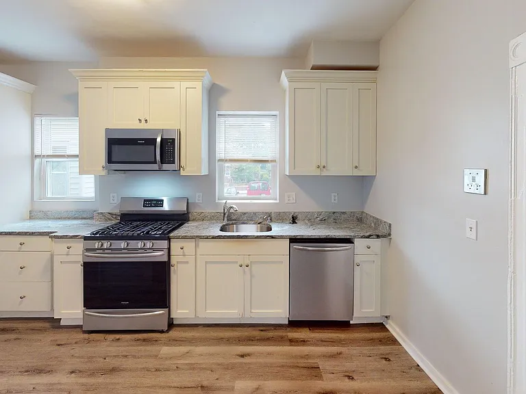 72 Myrtle St #1 — Photo 2