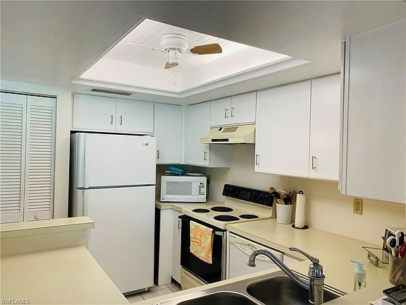 4th image of 5885 Trailwinds Dr APT 715