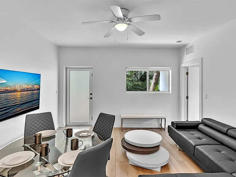 940 Michigan Ave #10 — Photo 14