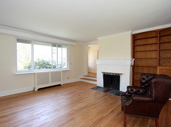 2nd image of 25 Roosevelt Dr