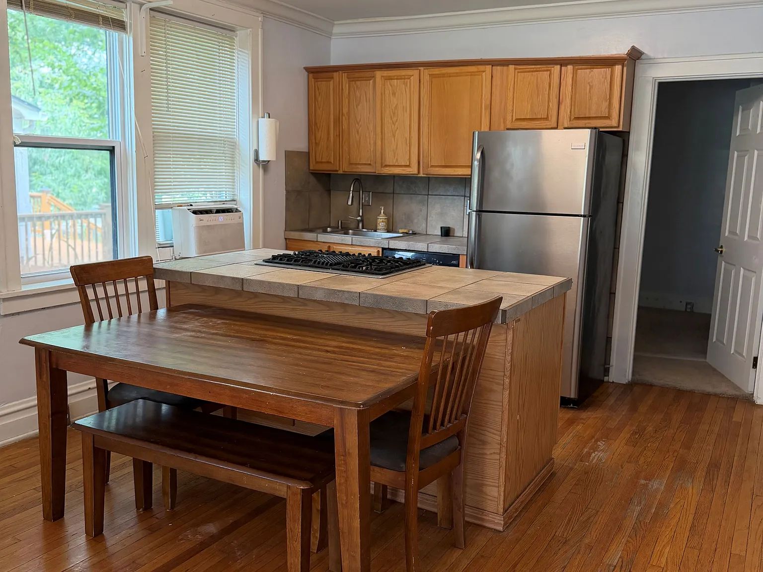 4 bed, 1350 sqft, $1,950 — Photo 4