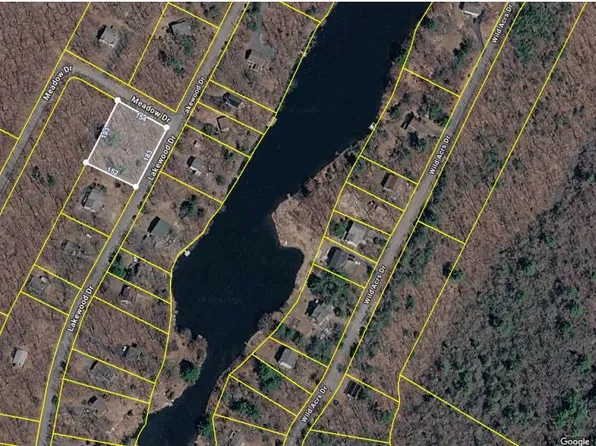 Lakewood Dr, Dingmans Ferry, PA 18328