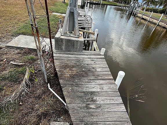 4th image of 1233 S Lopez Ln