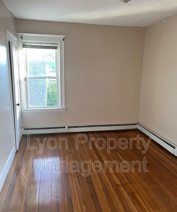 216 Wood Ave Woonsocket RI Zillow