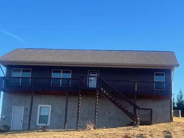525 Low Valley Rd, Dandridge, TN 37725