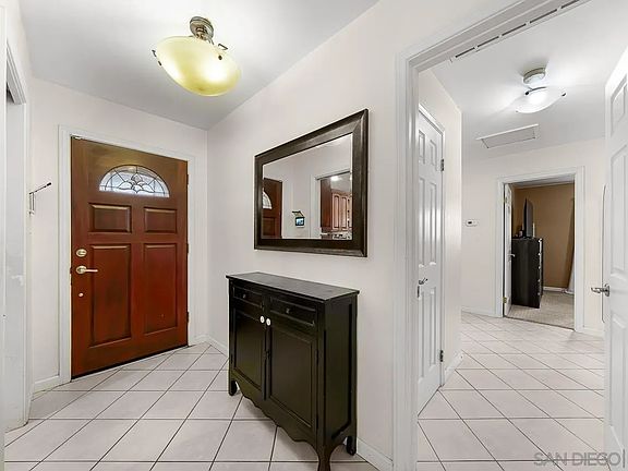 3rd image of 922 Denise Ln