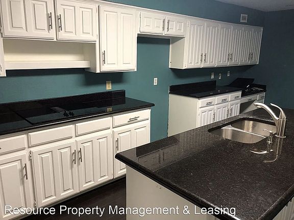 3rd image of 205 Oak Hill Dr