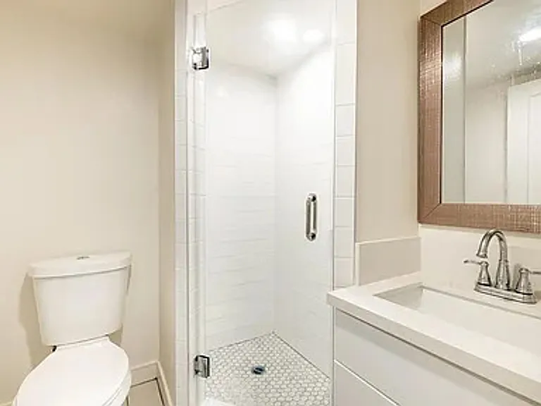 1458 W 37th Pl — Photo 8