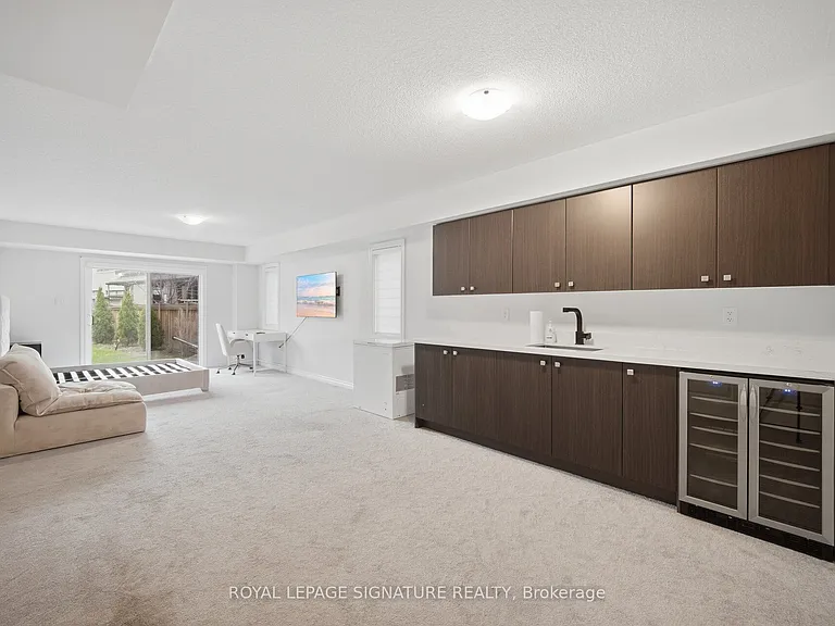 91 Roulette Cres #3 — Photo 13