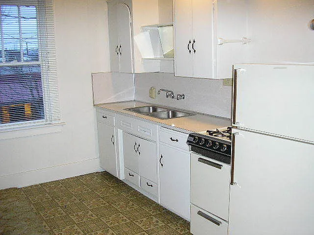 421 SE Main St #15 — Photo 4