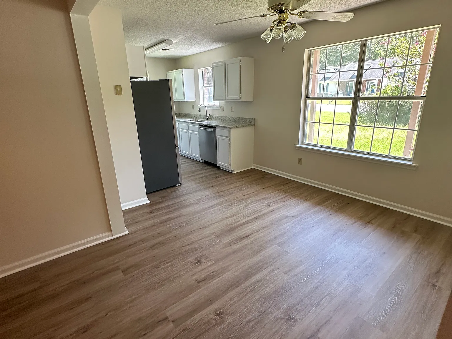 3 bed, 1341 sqft, $2,200 — Photo 3