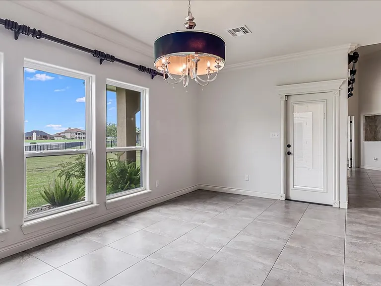 6241 Lago Vista Dr — Photo 35