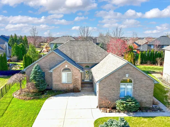 17532 Invitational Dr, Macomb, MI 48042