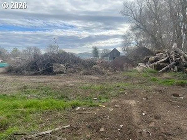 304 Shepler St, Dallesport, WA 98617