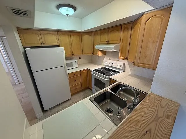 1500 SE Royal Green Cir #203 — Photo 8