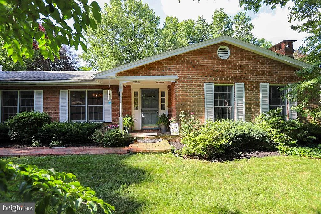 2945 Kings Ln photo 1