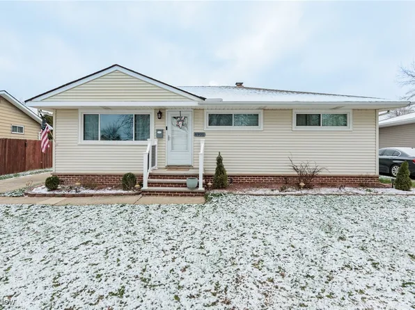 6901 Revere Rd, Parma Heights, OH 44130