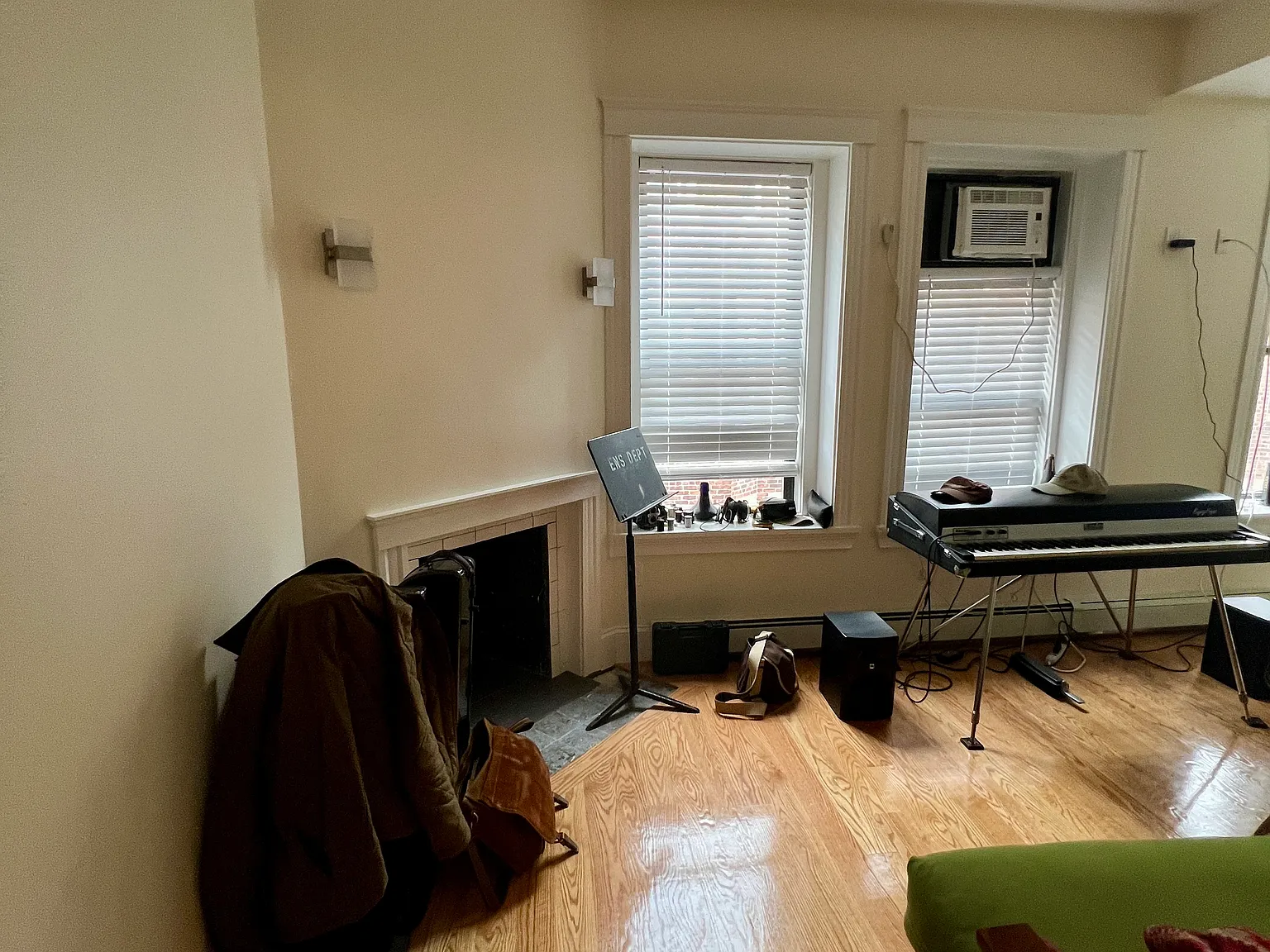 Studio, 999 sqft, $2,400 — Photo 4