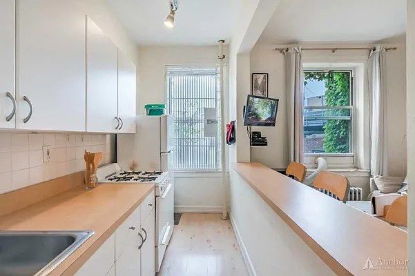 Rented by Anchor Associates | media 15