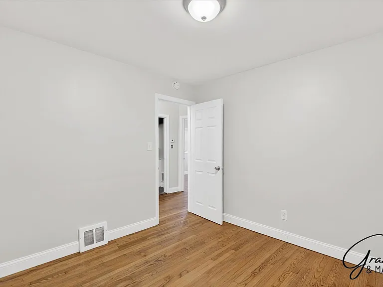 8254 W Pkwy — Photo 16