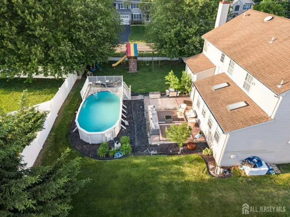 2 Stonehedge Dr, East Windsor, NJ 08520