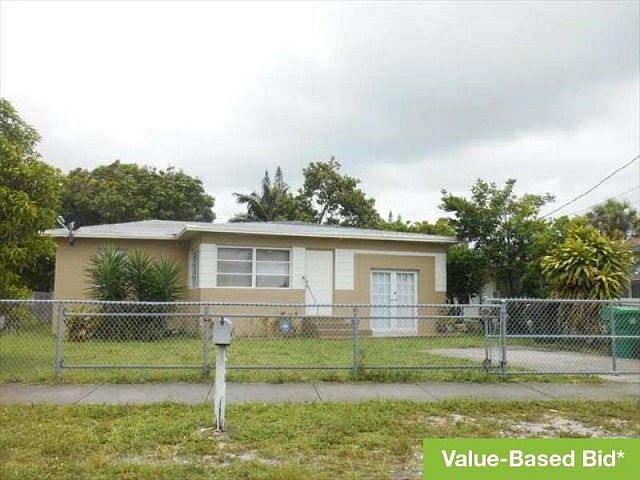 1st image of 225 NW 4th Ave