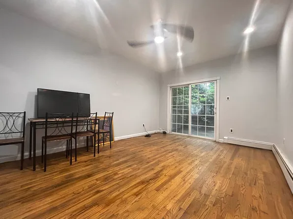 552 Hinsdale Street image 3 of 7