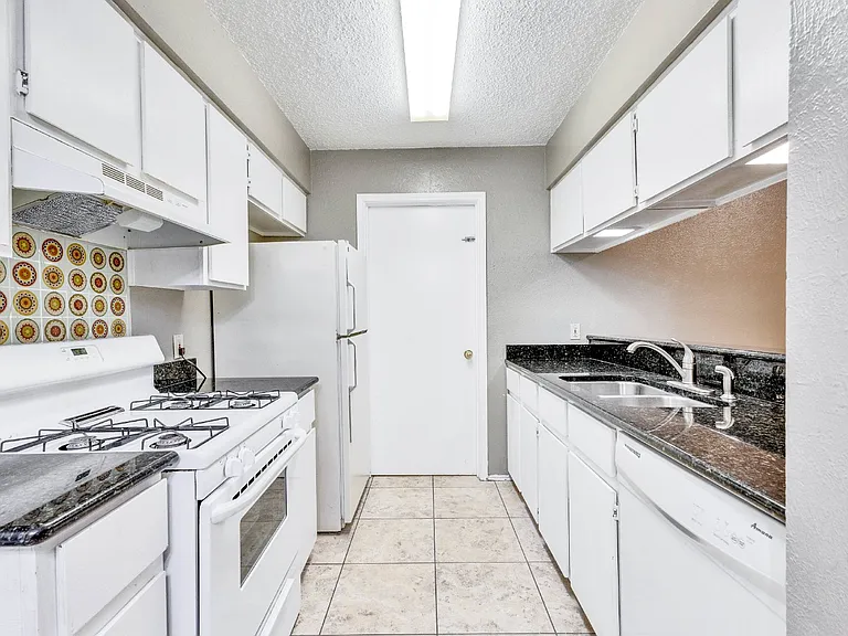 10801 Lanshire Dr #A — Photo 7