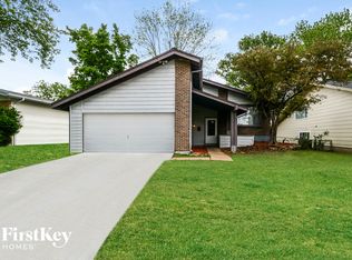 1650 Woodman Dr, Florissant, MO