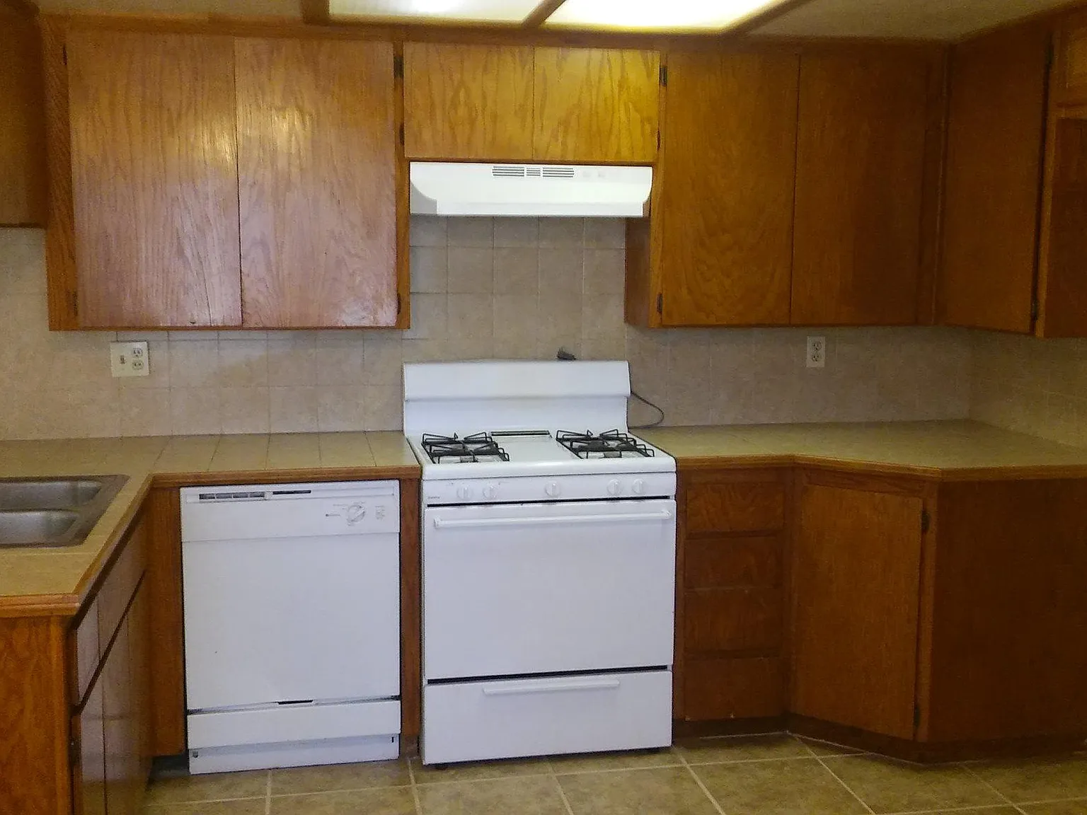 2 bed, 900 sqft, $1,500 — Photo 3