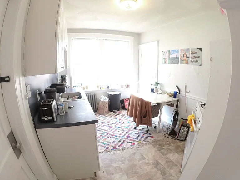 241 Freeman St #1E — Photo 15