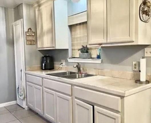 3rd image of 214 Laura Ln