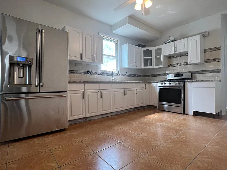 239 Harrison St #2 — Photo 2