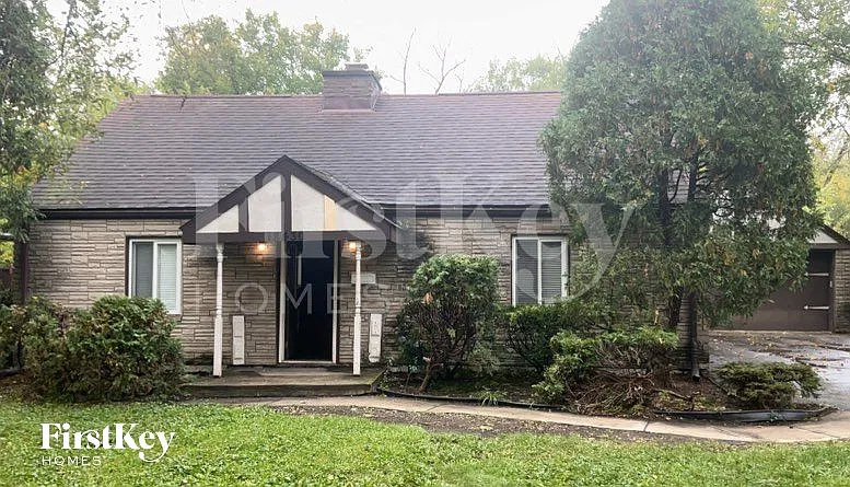 3 bed, 1.0 bath, 1900 sqft, $2,865 — Photo 1