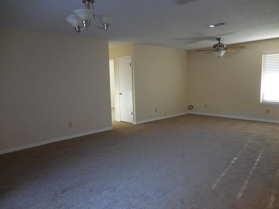 1st image of 1672 Oak Dr