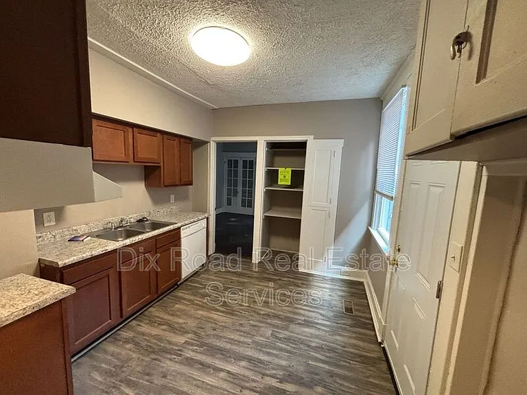 1852 Hewitt Ave #1 — Photo 15