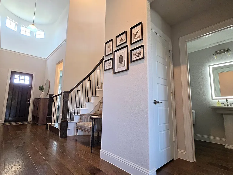217 Longwood Dr — Photo 10