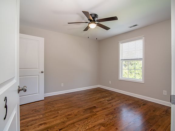 2nd image of 113 Williams St Room 3