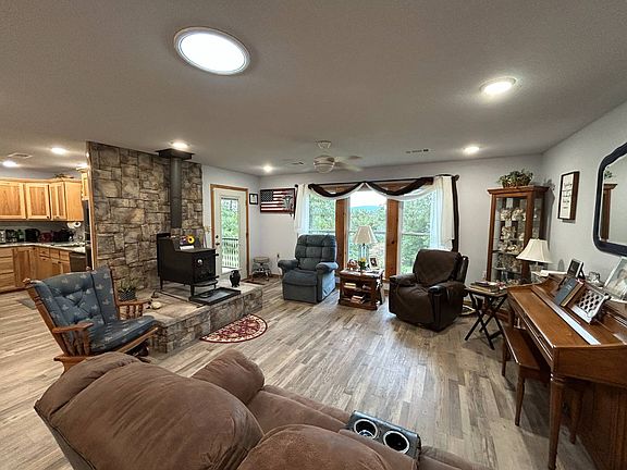 5th image of 1032 Cataberry Run Rd